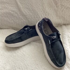 Hey Dude Women’s black canvas Loafers